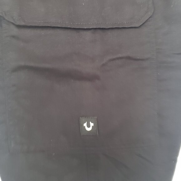 True Religion Belted Logo Cargo Shorts Flap Back Pockets Jet Black Size 33 NWT - Picture 4 of 10